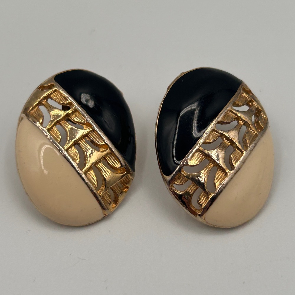 Vintage Gold Tone Enamel Oval Stud Earrings Black Cream Filigree Statement 1"